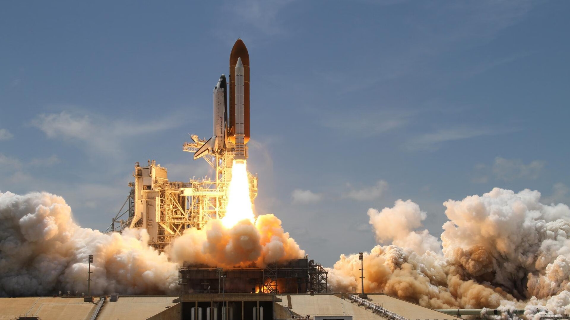 九游娱乐官网 (JIUYOU)-尤文图斯球员伊瓜因在比赛中射入关键进球，伊瓜因转会尤文图斯