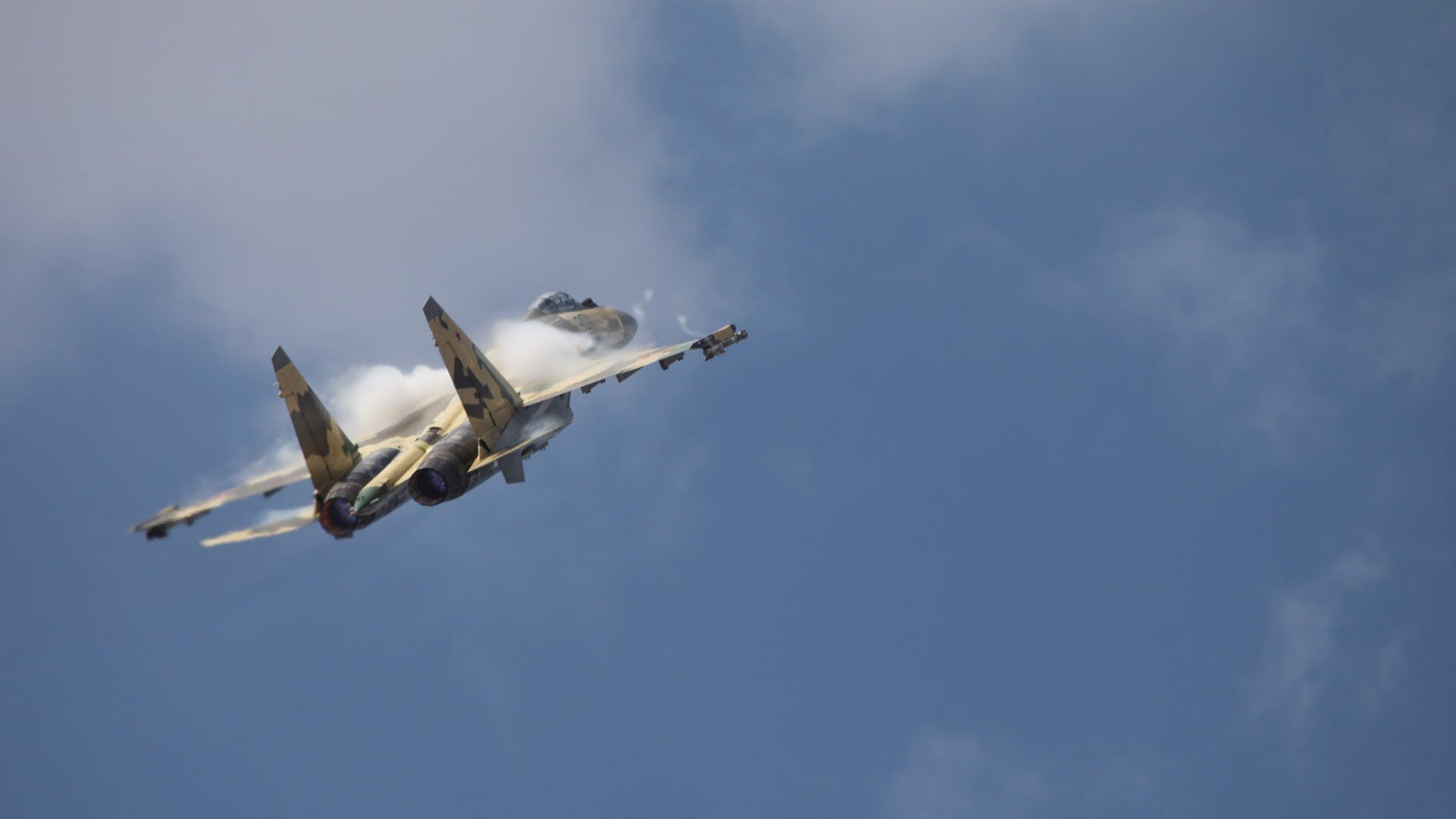 九游娱乐APP-阿尔阿赫利球员配合默契提升，阿尔阿赫利足球俱乐部