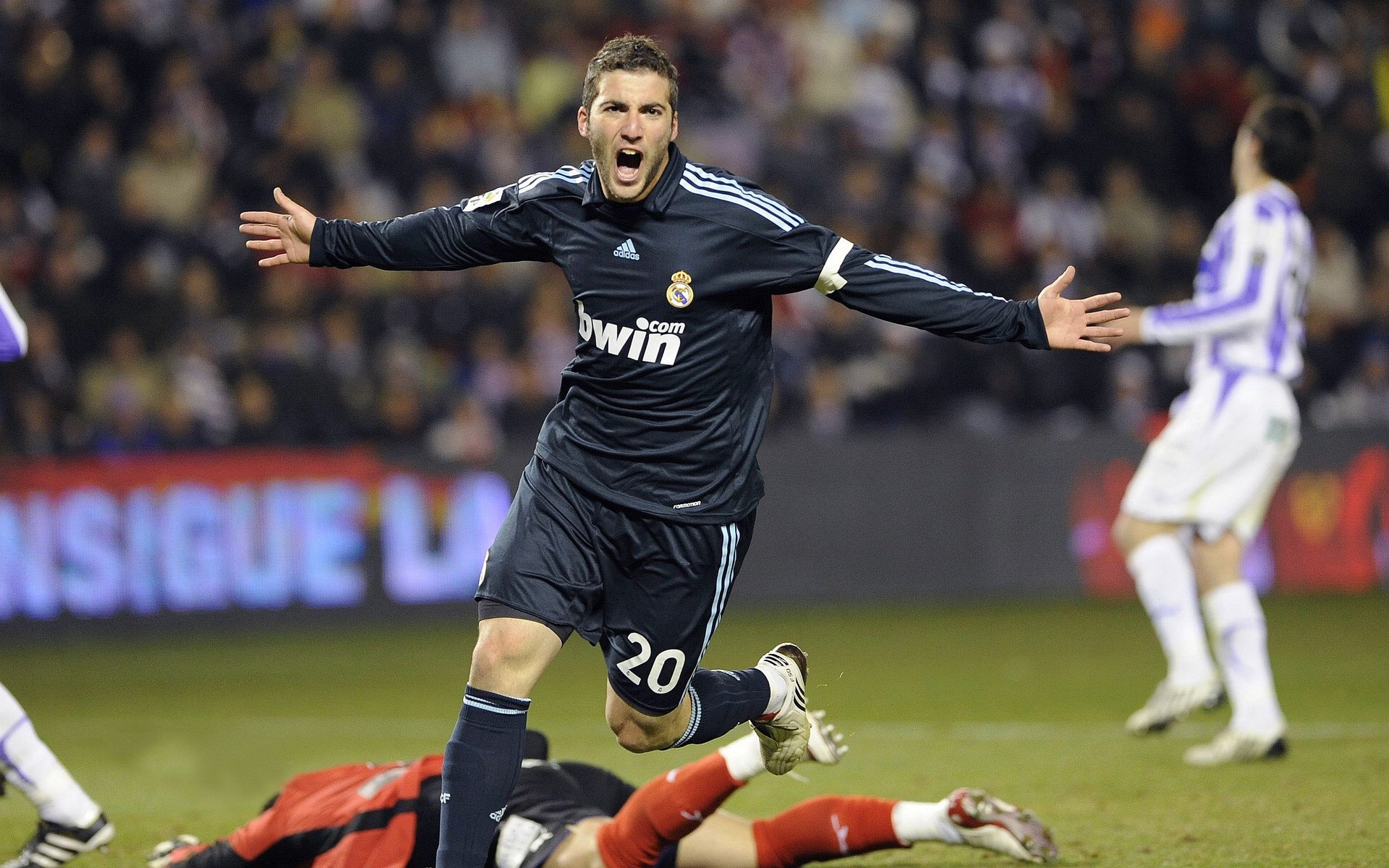 英超球队基于多维数据监测制定赛季训练负荷计划,英超训练足球