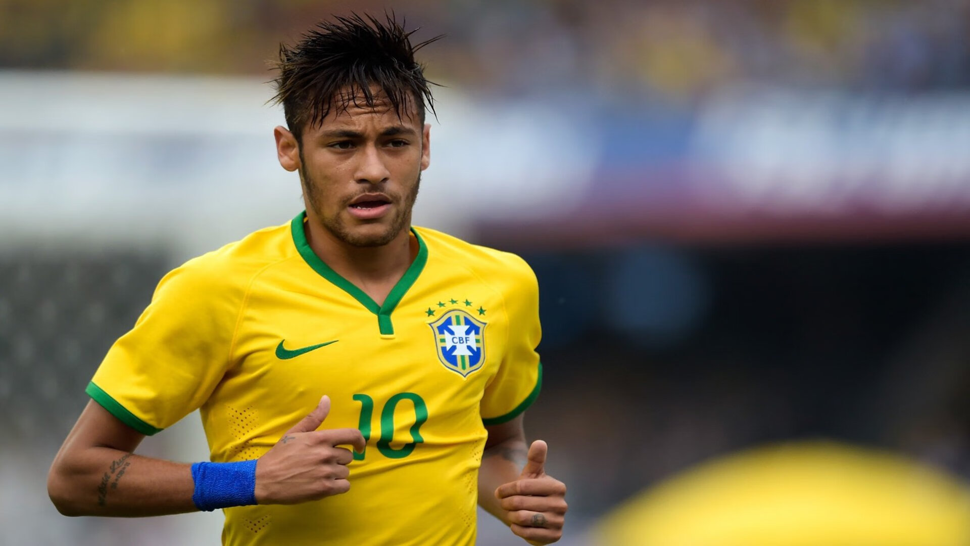 蛙泳表现稳定突尼斯顺利晋级，蛙泳竞速视频